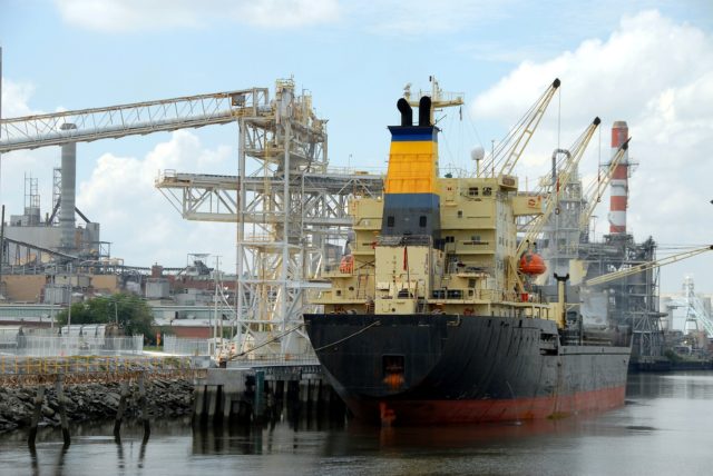 ship-yard-1911609_1920 Trade in Services